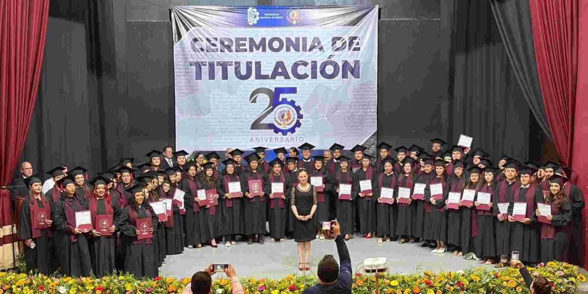 TECNOLÓGICO DE HUATUSCO ENTREGA 225 TÍTULOS PROFESIONALES