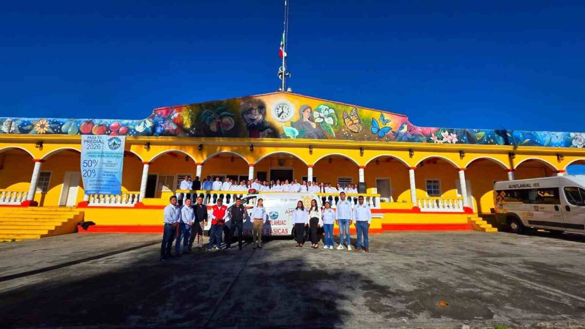 ALPATLÁHUAC ESTRENA AMBULANCIA