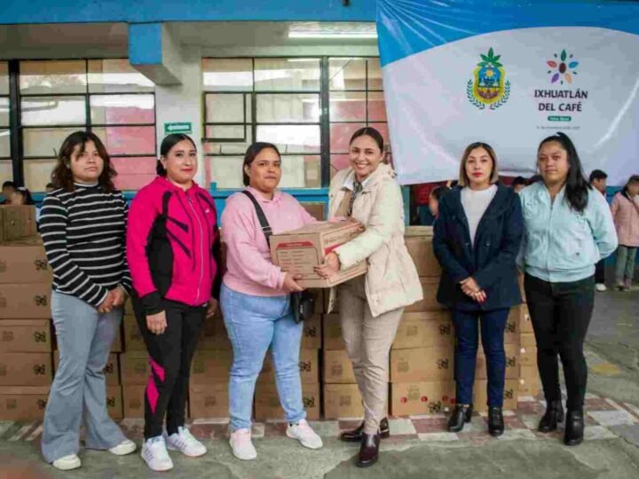INICIA IXHUATLAN DEL CAFÉ ENTREGA DE APOYO ALIMENTARIO