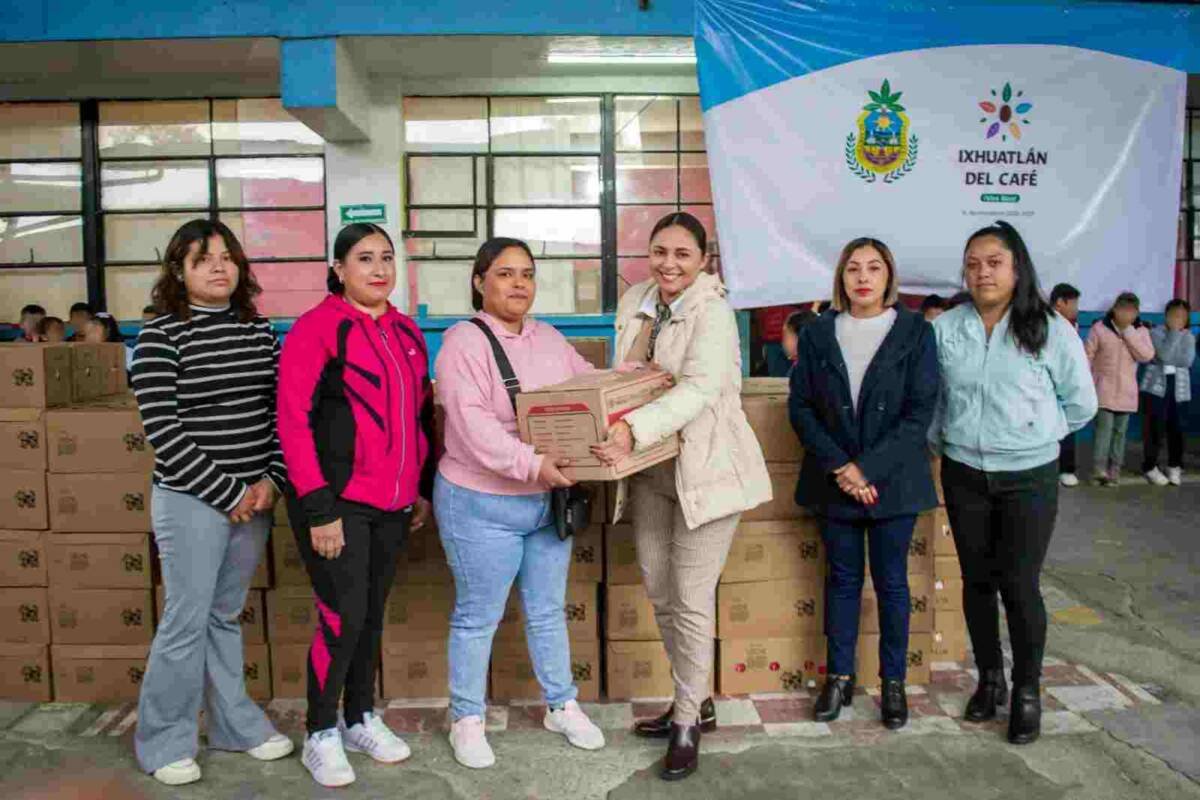 INICIA IXHUATLAN DEL CAFÉ ENTREGA DE APOYO ALIMENTARIO