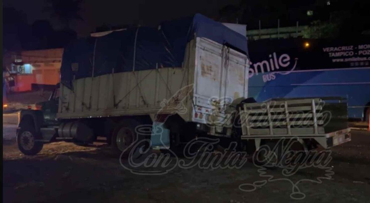 ELEMENTO DE GUARDIA NACIONAL SE ESTRELLA CONTRA CAMIÓN Y MUERE