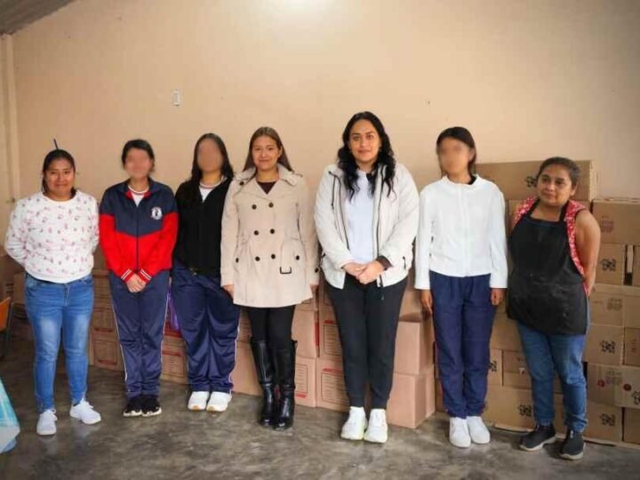 LLEVAN INSUMOS A COMEDORES ESCOLARES DE TOTUTLA
