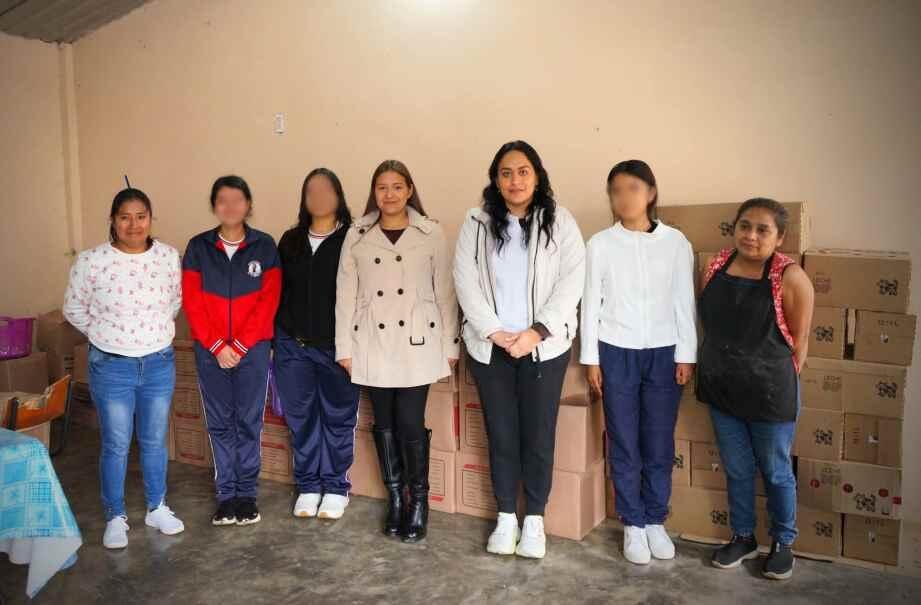LLEVAN INSUMOS A COMEDORES ESCOLARES DE TOTUTLA