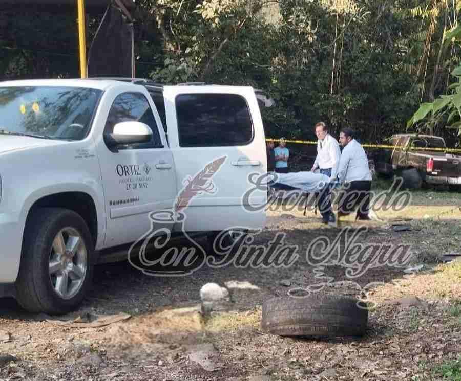 LO APLASTA SU CAMIONETA