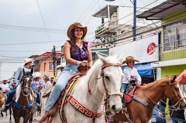 CELEBRAN CABALGATA EN HONOR AL SEÑOR DE LA PIÑA