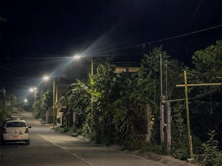 CONTINÚA AYUNTAMIENTO CON MANTENIMIENTO A RED DE ALUMBRADO PÚBLICO