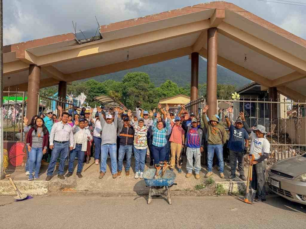 REALIZAN LIMPIEZA EN PANTEÓN DE CHOCAMÁN