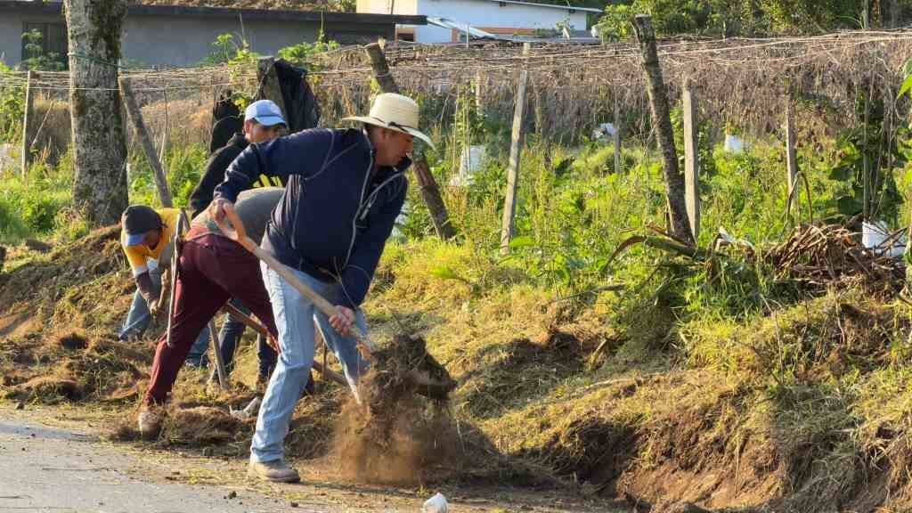 CONTINÚAN CON TRABAJOS DE MEJORAMIENTO DE IMAGEN URBANA