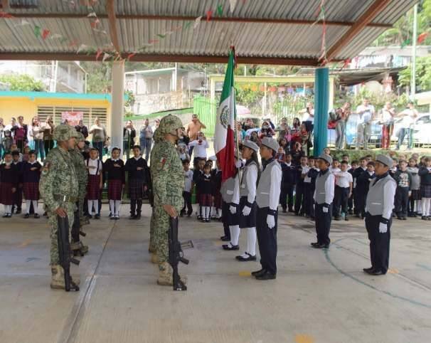 REALIZAN INCINERACIÓN DE BANDERA