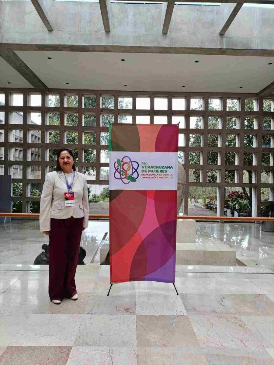 RECONOCEN A PROFESIONISTA DE CHOCAMÁN COMO MUJER DEDICADA A LA CIENCIA