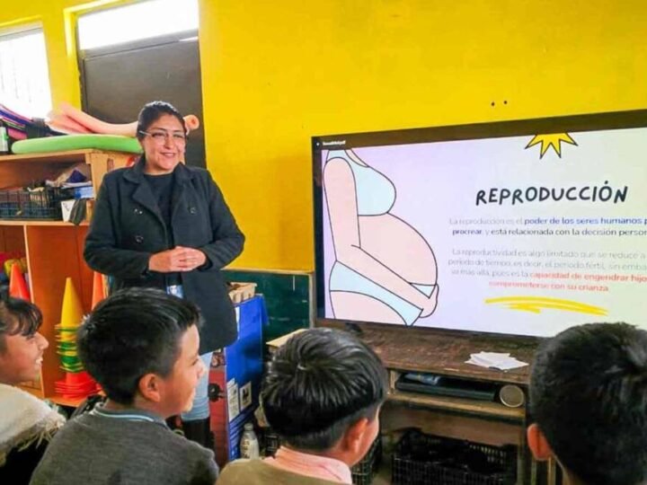 IMPARTEN CHARLA DE ORIENTACIÓN A ESTUDIANTES EN CALCAHUALCO