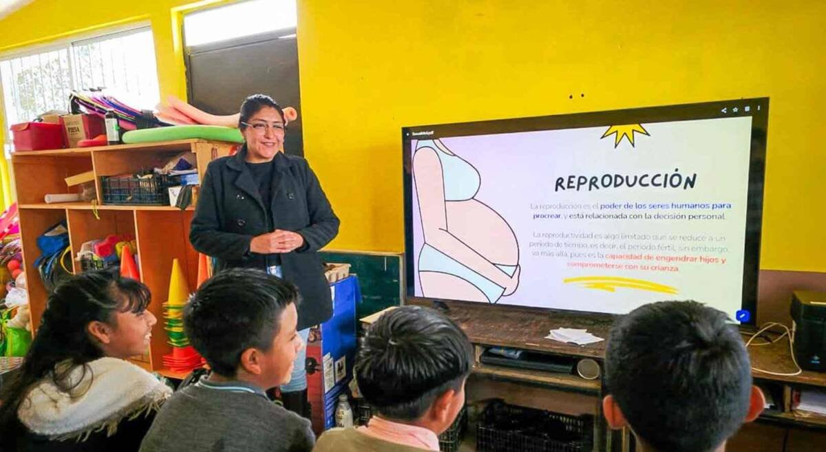 IMPARTEN CHARLA DE ORIENTACIÓN A ESTUDIANTES EN CALCAHUALCO