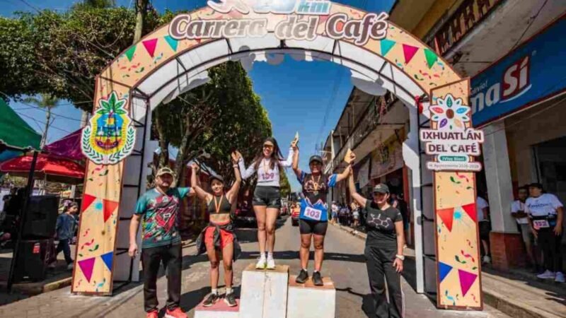 CELEBRAN CARRERA DEL CAFÉ EN IXHUATLÁN