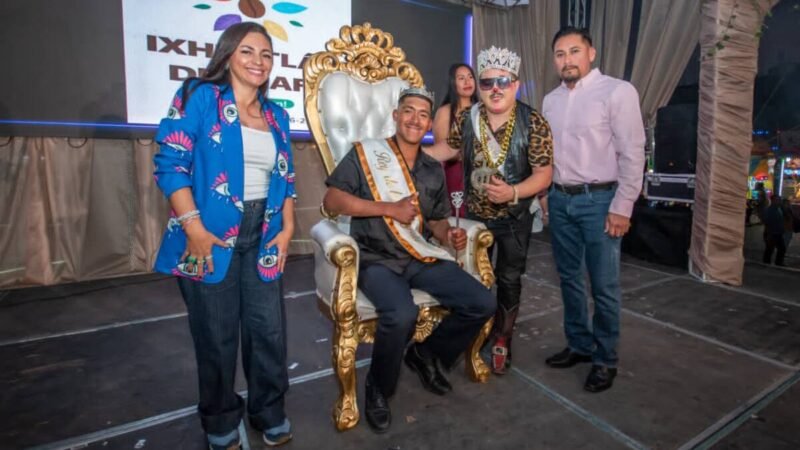 CORONAN A REY DE LA ALEGRÍA EN FERIA DE IXHUATLÁN DEL CAFÉ
