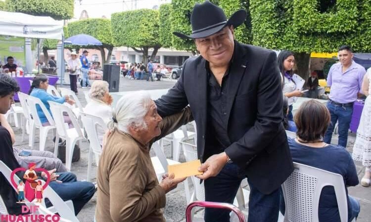 PRESENTAN MERCADITO DE MUJERES EMPRENDEDORAS