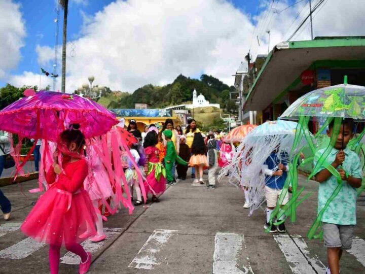 CONMEMORAN NATALICIO DE BENITO JUÁREZ EN ALPATLÁHUAC