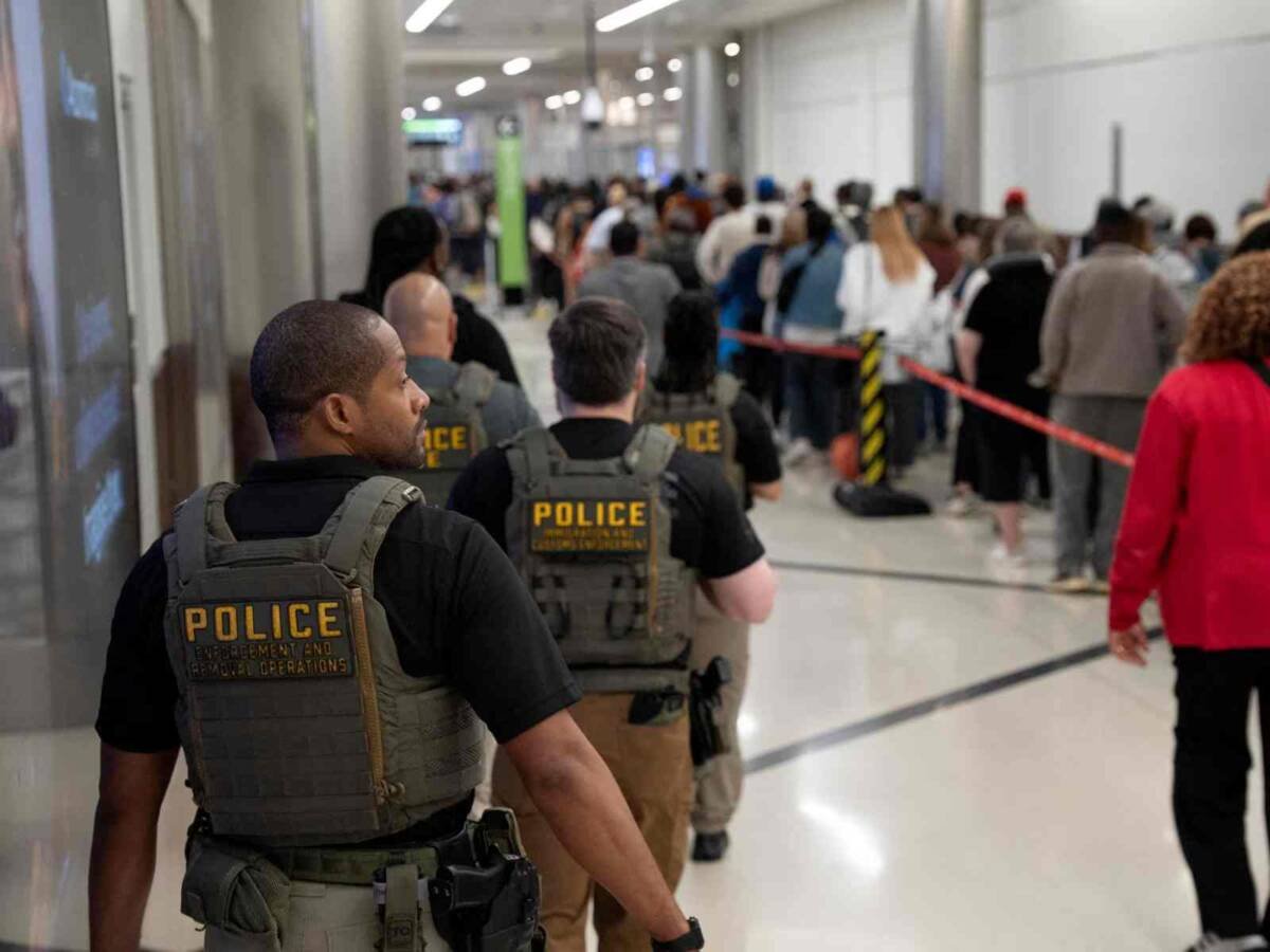 AGENTES DEL ICE FUERON DESPLEGADOS EN AEROPUERTOS DE ESTADOS UNIDOS
