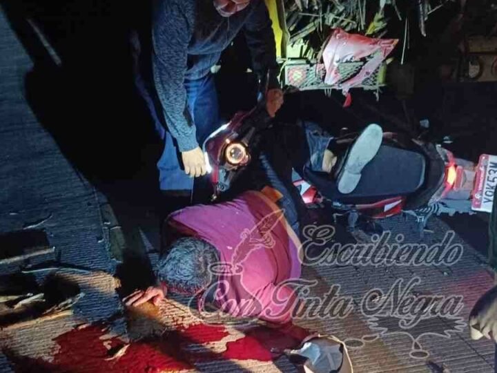 SE MATAN MOTOCICLISTAS AL CHOCAR CONTRA CARRETAS CARGADAS CON CAÑA DE AZÚCAR