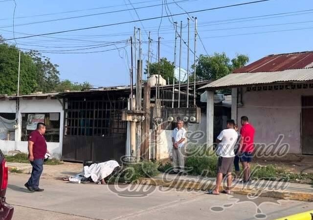 SE MATA JOVEN MOTOCICLISTA AL CHOCAR CONTRA POSTE