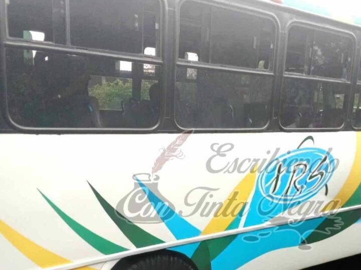 BALEAN AUTOBÚS; HAY DOS HERIDOS GRAVES