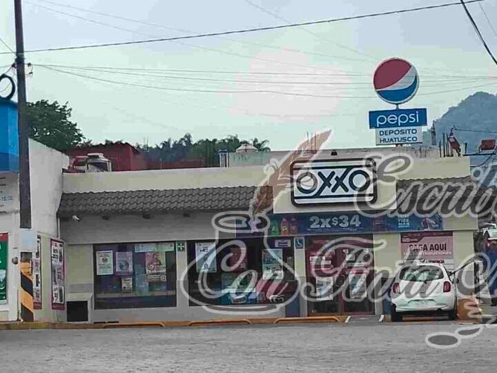 ASALTAN OXXO EN HUATUSCO