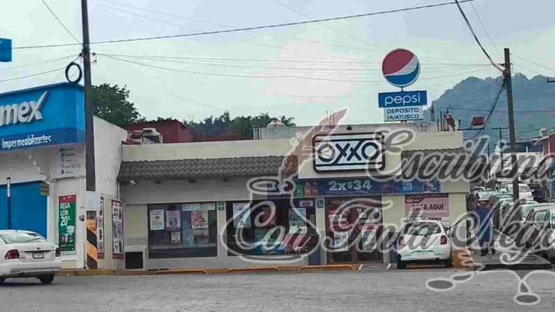 ASALTAN OXXO EN HUATUSCO