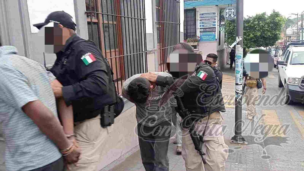 REVIENTAN CASA DE SEGURIDAD EN CAMARÓN DE TEJEDA; DETIENEN A CUATRO