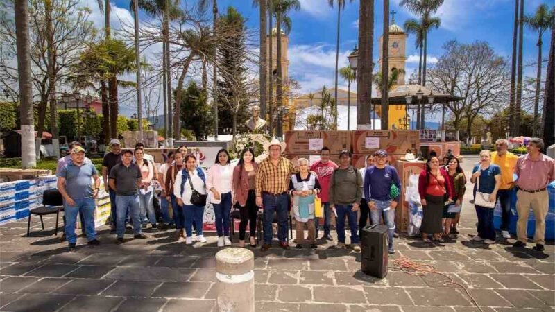 ENTREGA ALCALDE APOYOS A FAMILIAS DE COSCOMATEPEC