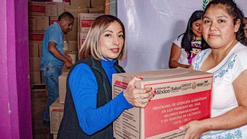 ENTREGAN APOYOS ALIMENTARIOS EN IXHUATLÁN