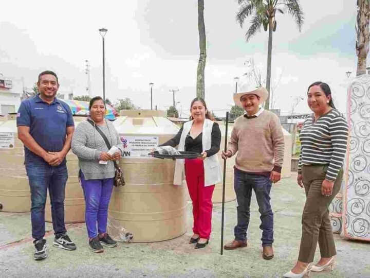 ISRAEL SANDOVAL ENTREGA APOYOS A FAMILIAS DE CALCAHUALCO