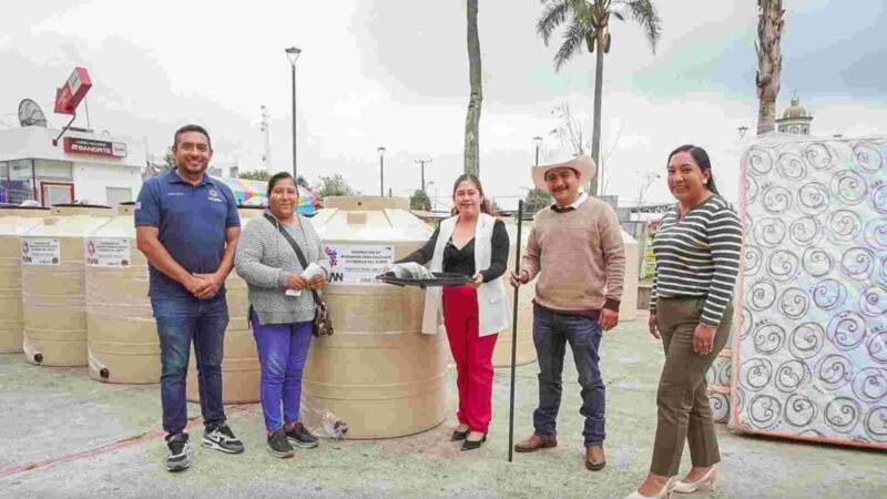 ISRAEL SANDOVAL ENTREGA APOYOS A FAMILIAS DE CALCAHUALCO