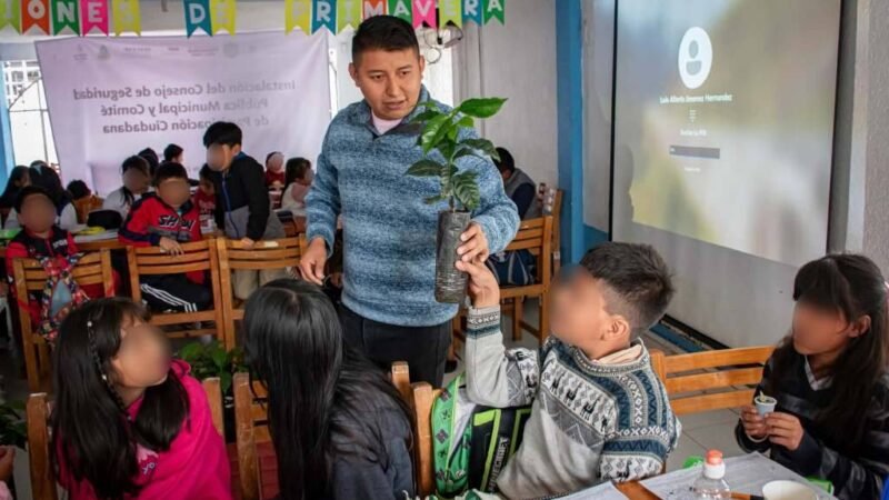 JUEGAN Y APRENDEN EN BIBLIOTECA