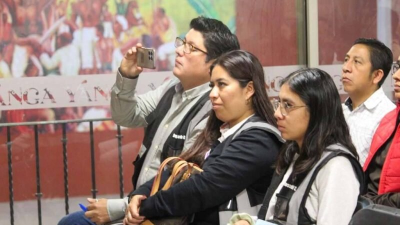 CAPACITAN A ENCARGADOS DE CATASTRO DE ALPATLÁHUAC