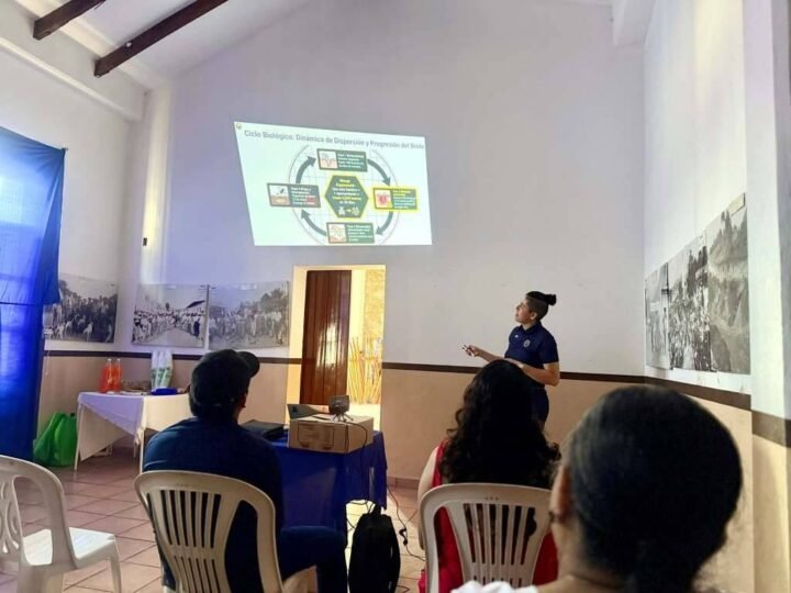 PERSONAL DEL AYUNTAMIENTO DE CHOCAMÁN SE INFORMA SOBRE EL GUSANO BARRENADOR