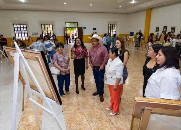 INAUGURAN EXPOSICIÓN PICTÓRICA EN COSCOMATEPEC