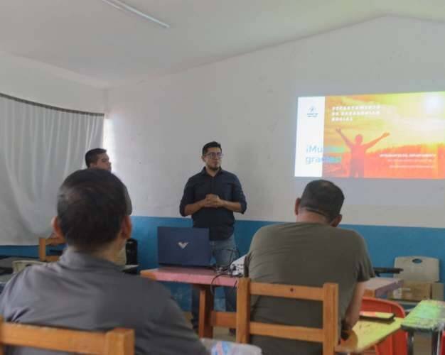 INVITAN A CIUDADANOS A ELABORAR COMPOSTA