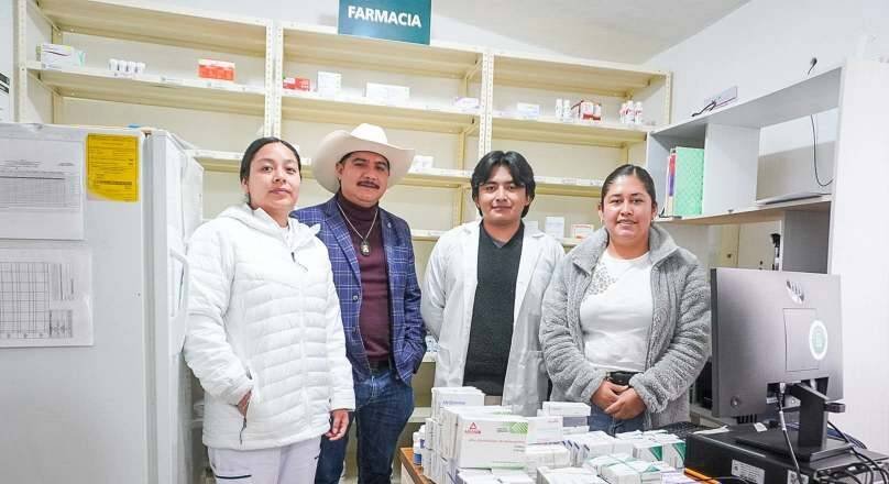 ALCALDE DE CALCAHUALCO ENTREGA MEDICAMENTOS A UNIDAD MÉDICA
