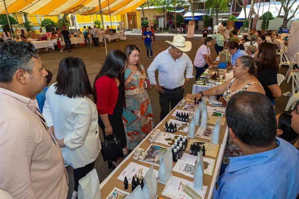 INSTALAN MERCADO DE SABORES Y SABERES DEL JAMAPA