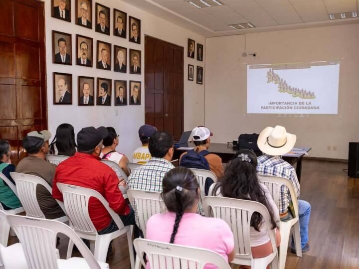 CAPACITAN A INTEGANTES DE CONSEJOS MUNICIPALES