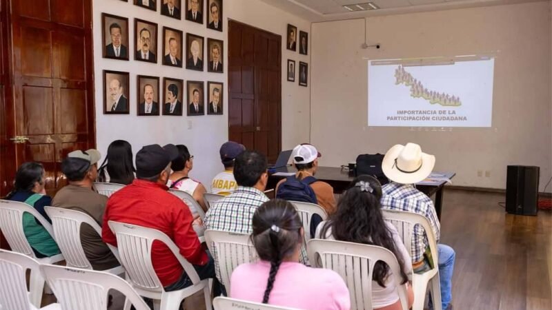 CAPACITAN A INTEGANTES DE CONSEJOS MUNICIPALES