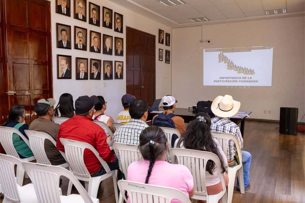 CAPACITAN A INTEGANTES DE CONSEJOS MUNICIPALES