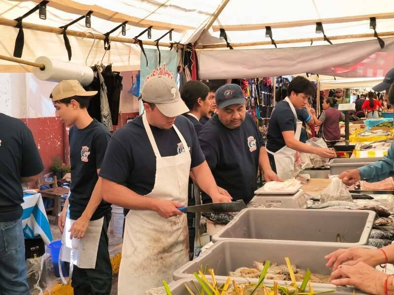 INSTALAN MERCADO DE MARISCOS EN HUATUSCO