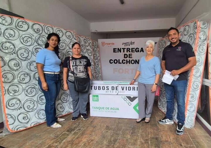 DIF ENTREGA APOYOS A FAMILIAS DEL MUNICIPIO