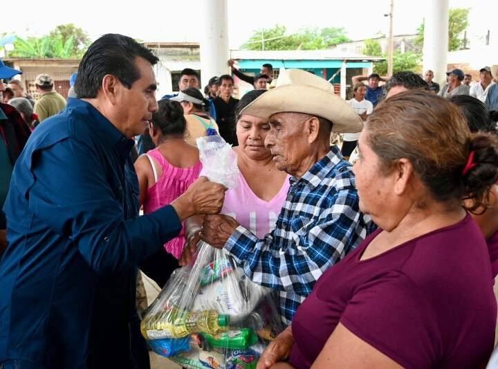 ENTREGA CONGRESO APOYOS A PESCADORES A AFECTADOS POR DERRAME DE HIDROCARBURO