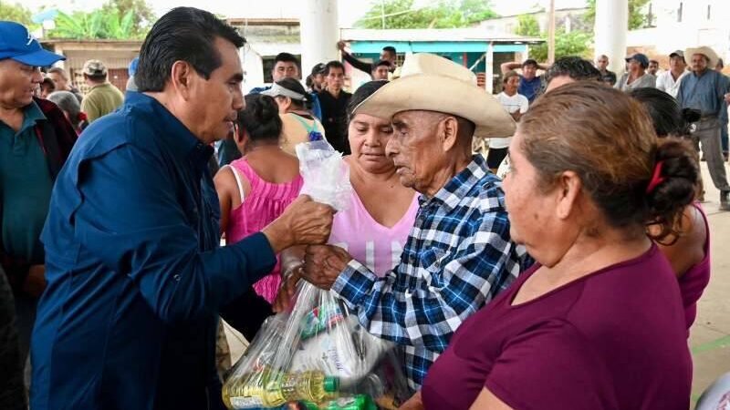 ENTREGA CONGRESO APOYOS A PESCADORES A AFECTADOS POR DERRAME DE HIDROCARBURO