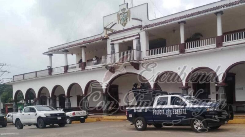 REVISAN HASTA CON PERROS COMANDANCIA DE AMATLÁN