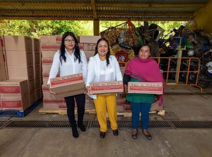 ENTREGAN APOYOS DE MIL DÍAS DE VIDA EN COSCOMATEPEC