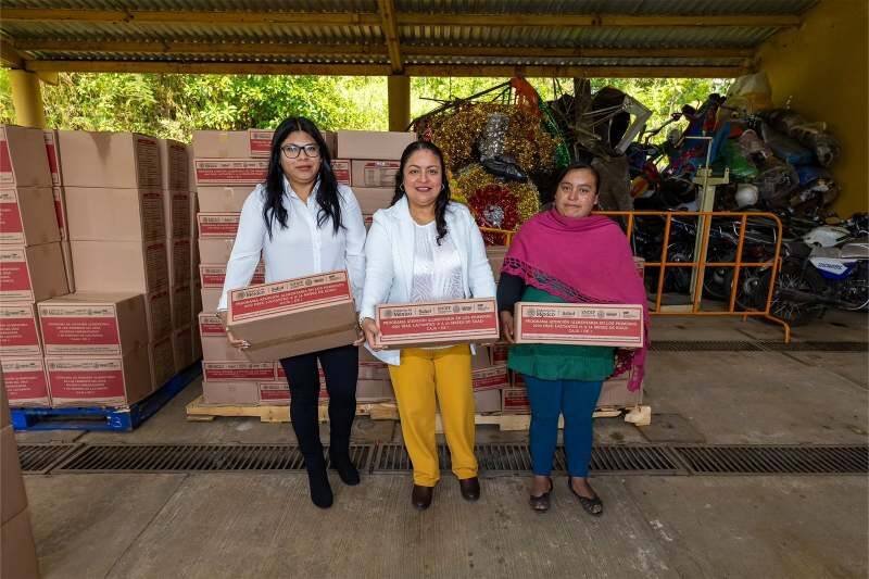 ENTREGAN APOYOS DE MIL DÍAS DE VIDA EN COSCOMATEPEC