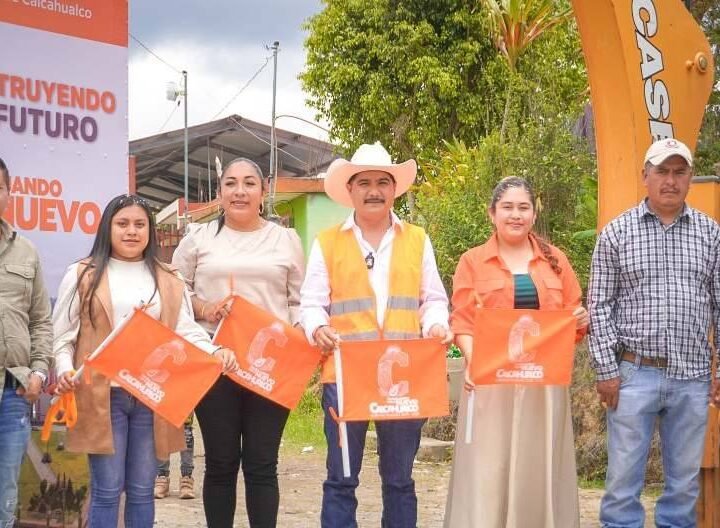 ISRAEL SANDOVAL DA BANDERAZO EN AHUATEPEC