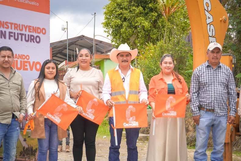 ISRAEL SANDOVAL DA BANDERAZO EN AHUATEPEC